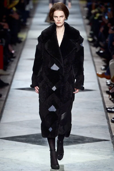 Look 1